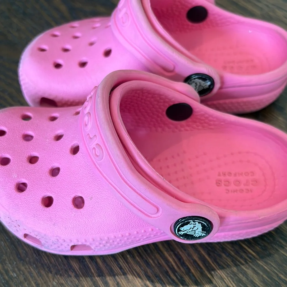 CROCS Kids Vibrant Pink Water Shoes 7c
